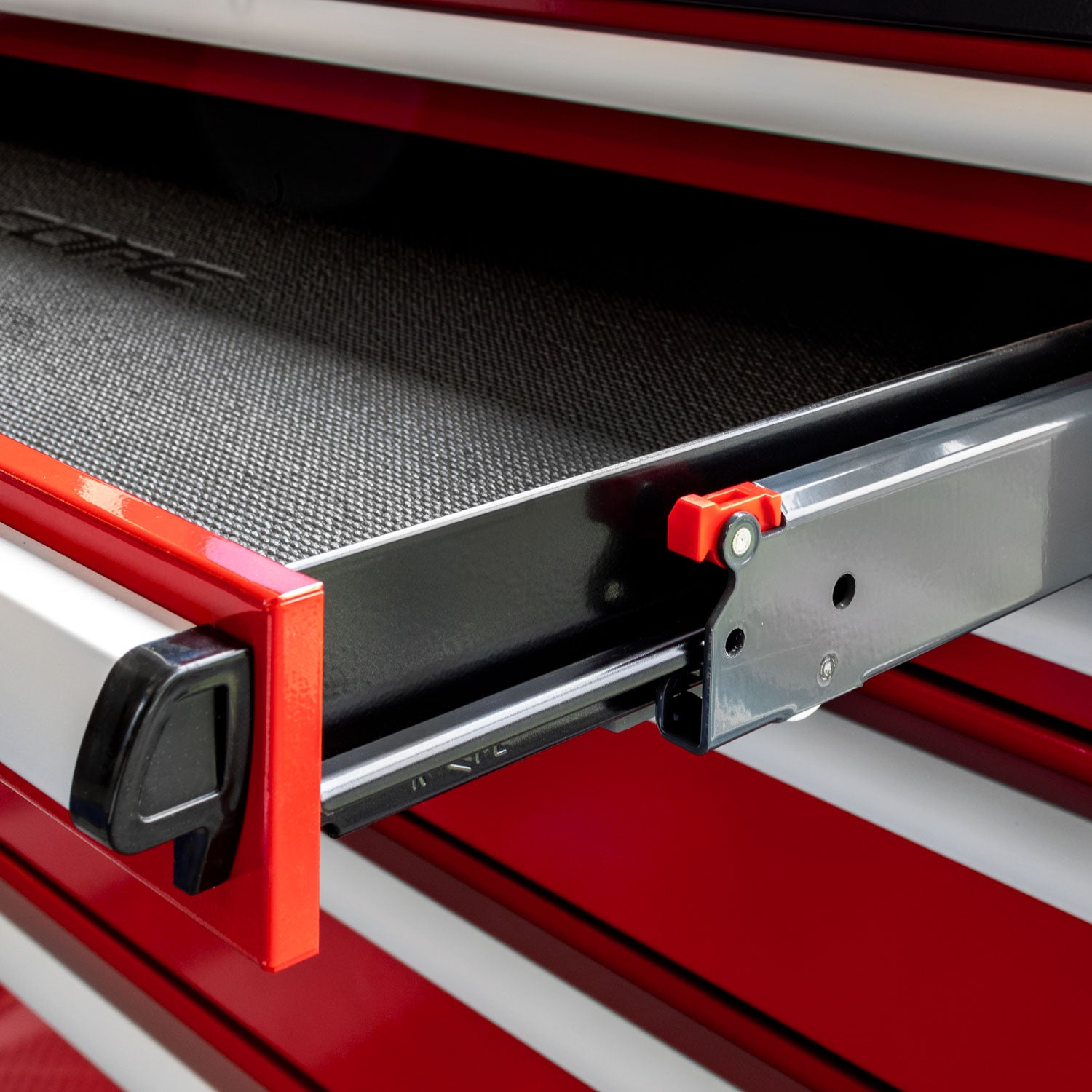 88 Series - 13 Drawers with Tall Locker - Silver Handles - Traditional Casters